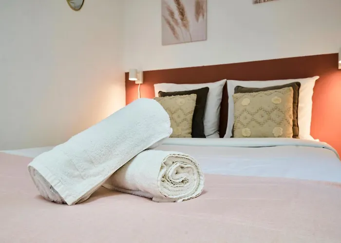 Large Studio Between Train Station & Grand Place