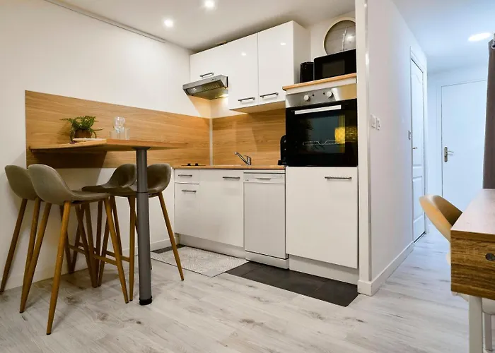 Large Studio Between Train Station & Grand Place