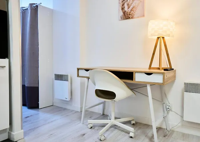 Large Studio Between Train Station & Grand Place