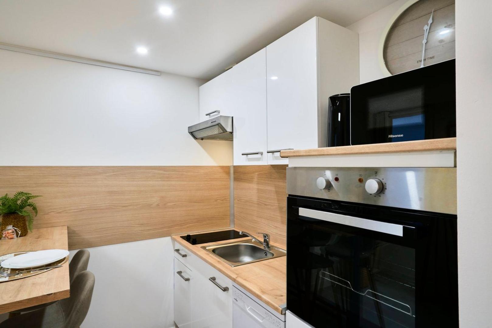 Large Between Train Station & Grand Place Apartamento