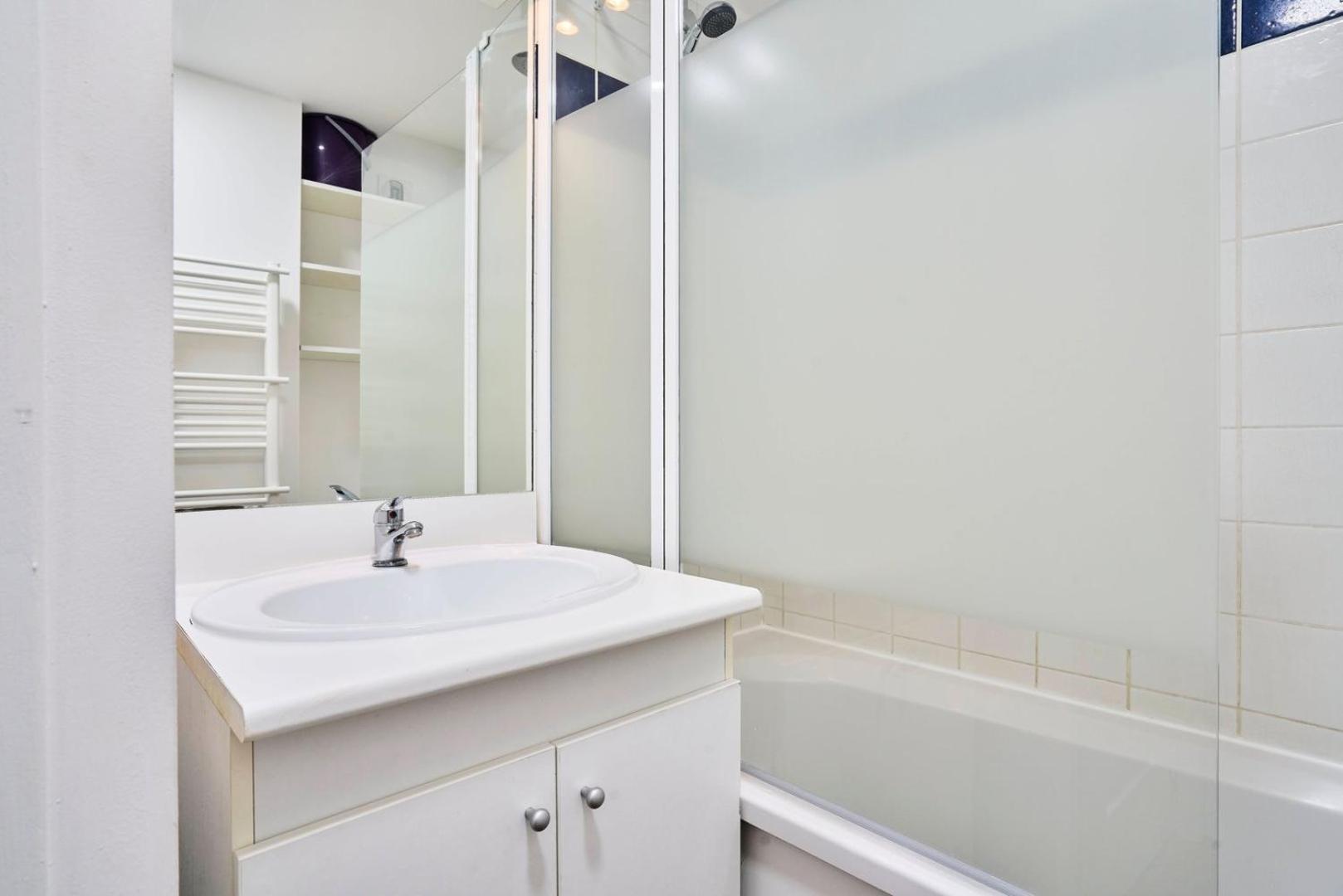 Large Between Train Station & Grand Place * Lila